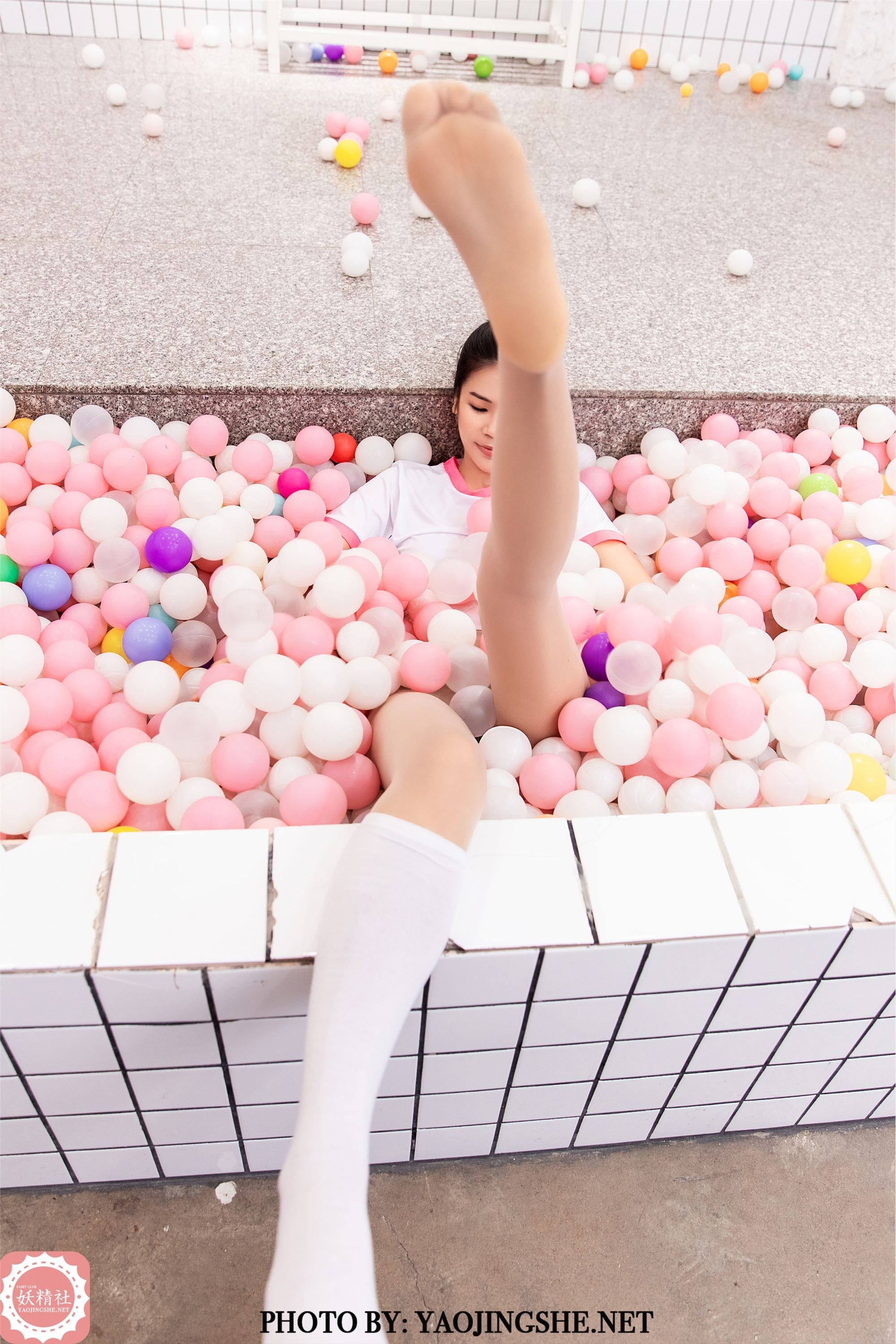 YaoJingShe 妖精社  V2007《珍珍-彩球浴室》